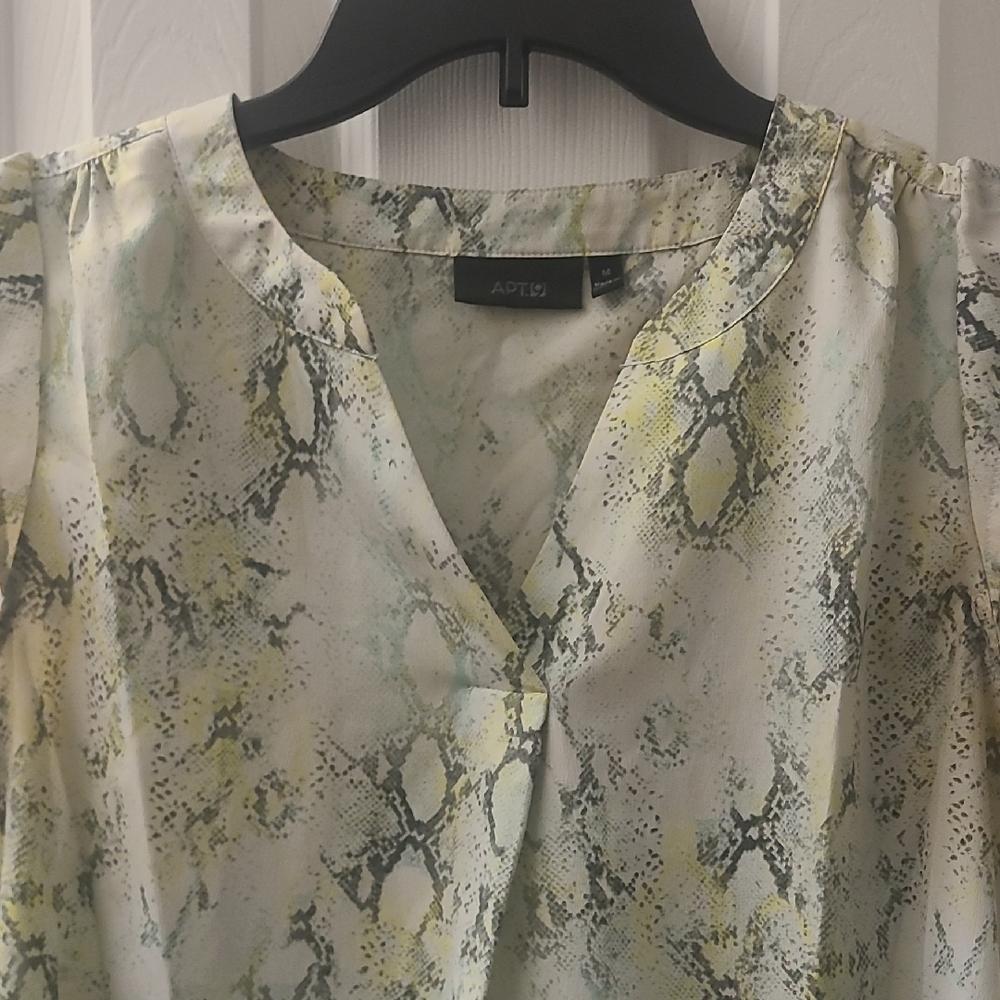 Apt. 9 Cream and White Wrap Blouse with Cap Sleeves